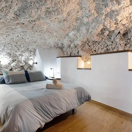 Cueva El Desvelo Apartment *