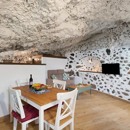 Cueva El Desvelo Apartment Tijarafe